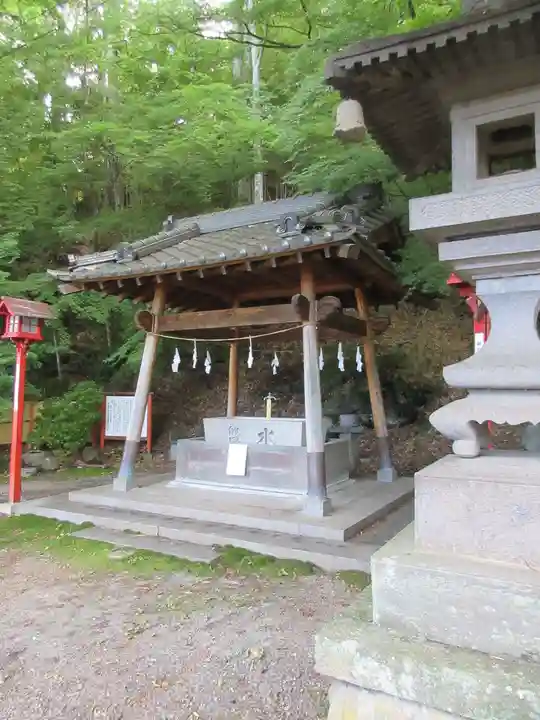 鼻顔稲荷神社の手水舎