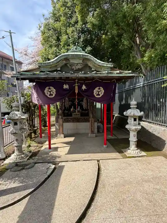 菊名池弁財天の{uncategorized: "未分類", other: "その他", undefined: "問題あり", building: "その他建物", grave: "お墓", sacred_gate: "鳥居", guardian: "狛犬", statue: "像", buddha: "仏像", history: "歴史", nature: "自然", garden: "庭園", animal: "動物", pagoda: "塔", temizu: "手水舎", mountain_gate: "山門・神門", sanctuary: "本殿・本堂", subordinate: "末社・摂社", art: "芸術", scenery: "景色", jizo: "地蔵", ema: "絵馬", goshuin: "御朱印", omikuji: "おみくじ", items: "授与品その他", amulet: "お守り", goshuincho: "御朱印帳", eats: "食事", festival: "お祭り", votive_dance: "神楽", shichigosan: "七五三参", wedding: "結婚式", experience: "体験その他", initially: "初詣", around: "周辺", anti_infection: "感染症対策"}