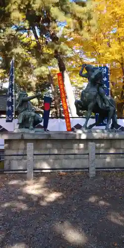 川中島古戦場八幡社の像