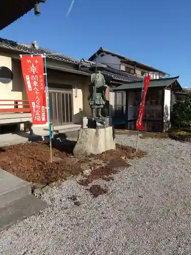 吉祥寺の像