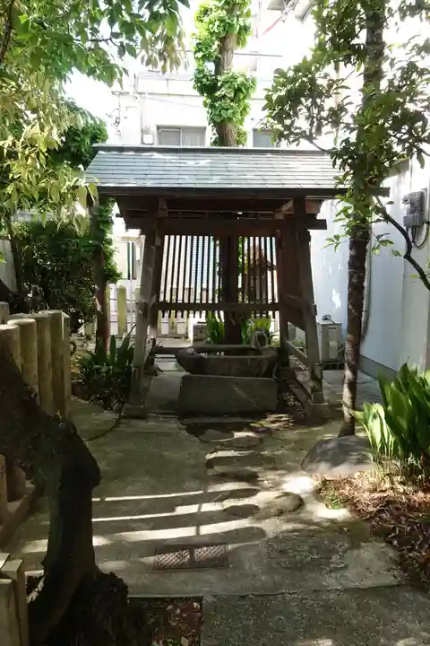 西出鎮守稲荷神社の手水舎