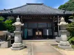 光明寺（とら薬師）の本殿