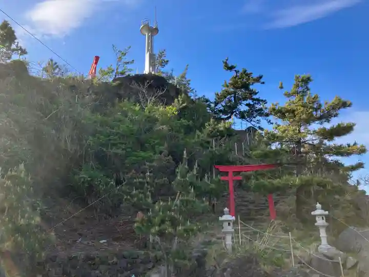 能生白山神社末社厳島神社の景色