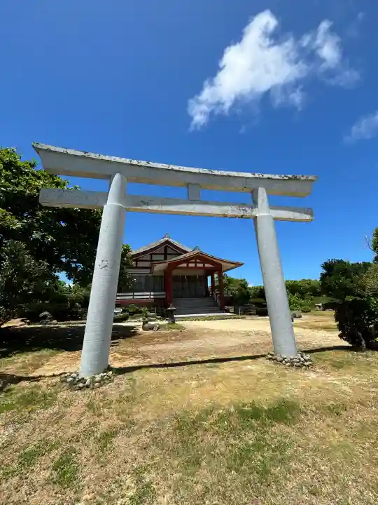 出雲大社先島本宮の{uncategorized: "未分類", other: "その他", undefined: "問題あり", building: "その他建物", grave: "お墓", sacred_gate: "鳥居", guardian: "狛犬", statue: "像", buddha: "仏像", history: "歴史", nature: "自然", garden: "庭園", animal: "動物", pagoda: "塔", temizu: "手水舎", mountain_gate: "山門・神門", sanctuary: "本殿・本堂", subordinate: "末社・摂社", art: "芸術", scenery: "景色", jizo: "地蔵", ema: "絵馬", goshuin: "御朱印", omikuji: "おみくじ", items: "授与品その他", amulet: "お守り", goshuincho: "御朱印帳", eats: "食事", festival: "お祭り", votive_dance: "神楽", shichigosan: "七五三参", wedding: "結婚式", experience: "体験その他", initially: "初詣", around: "周辺", anti_infection: "感染症対策"}