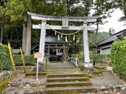 引手力男神社の鳥居