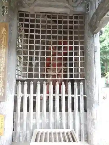 横山不動尊の像