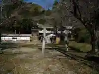 皆沢八幡宮本殿の鳥居