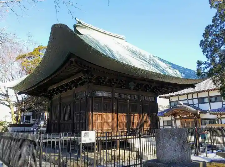 高倉寺の本殿・本堂
