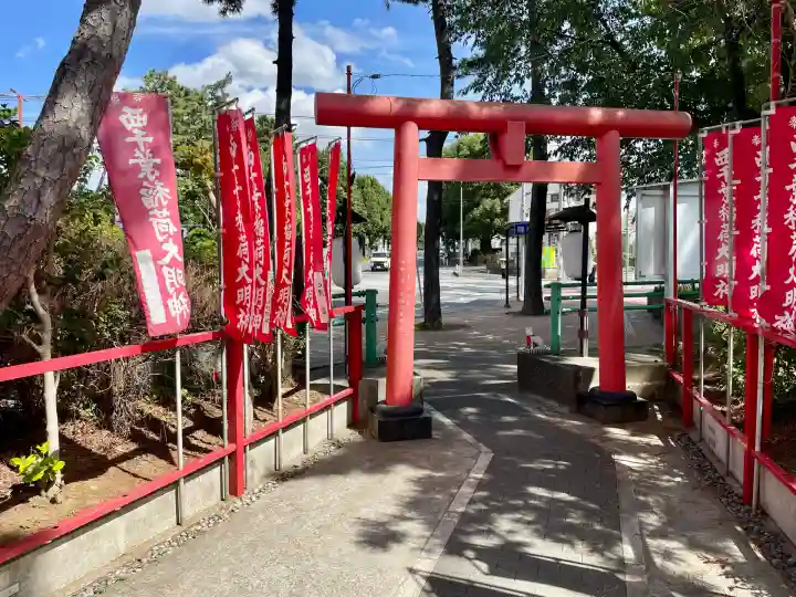 西千葉稲荷大明神の鳥居