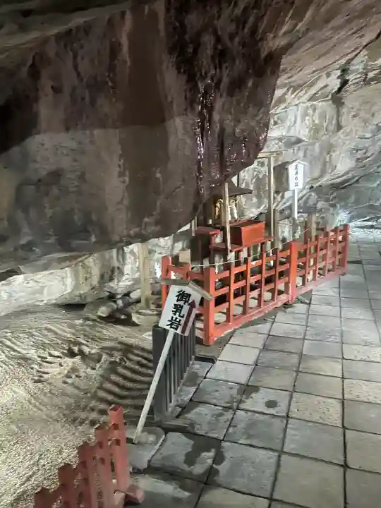 鵜戸神宮の{uncategorized: "未分類", other: "その他", undefined: "問題あり", building: "その他建物", grave: "お墓", sacred_gate: "鳥居", guardian: "狛犬", statue: "像", buddha: "仏像", history: "歴史", nature: "自然", garden: "庭園", animal: "動物", pagoda: "塔", temizu: "手水舎", mountain_gate: "山門・神門", sanctuary: "本殿・本堂", subordinate: "末社・摂社", art: "芸術", scenery: "景色", jizo: "地蔵", ema: "絵馬", goshuin: "御朱印", omikuji: "おみくじ", items: "授与品その他", amulet: "お守り", goshuincho: "御朱印帳", eats: "食事", festival: "お祭り", votive_dance: "神楽", shichigosan: "七五三参", wedding: "結婚式", experience: "体験その他", initially: "初詣", around: "周辺", anti_infection: "感染症対策"}