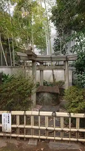 三囲神社の鳥居