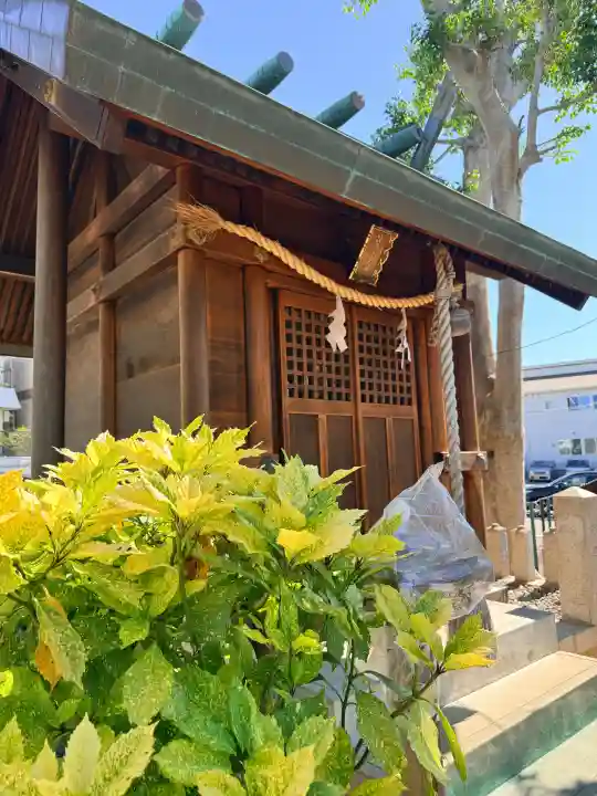 三宝荒神社(筒井八幡神社境内社)の{uncategorized: "未分類", other: "その他", undefined: "問題あり", building: "その他建物", grave: "お墓", sacred_gate: "鳥居", guardian: "狛犬", statue: "像", buddha: "仏像", history: "歴史", nature: "自然", garden: "庭園", animal: "動物", pagoda: "塔", temizu: "手水舎", mountain_gate: "山門・神門", sanctuary: "本殿・本堂", subordinate: "末社・摂社", art: "芸術", scenery: "景色", jizo: "地蔵", ema: "絵馬", goshuin: "御朱印", omikuji: "おみくじ", items: "授与品その他", amulet: "お守り", goshuincho: "御朱印帳", eats: "食事", festival: "お祭り", votive_dance: "神楽", shichigosan: "七五三参", wedding: "結婚式", experience: "体験その他", initially: "初詣", around: "周辺", anti_infection: "感染症対策"}