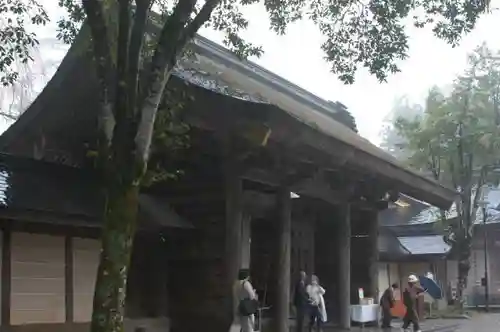 熊野本宮大社の山門・神門