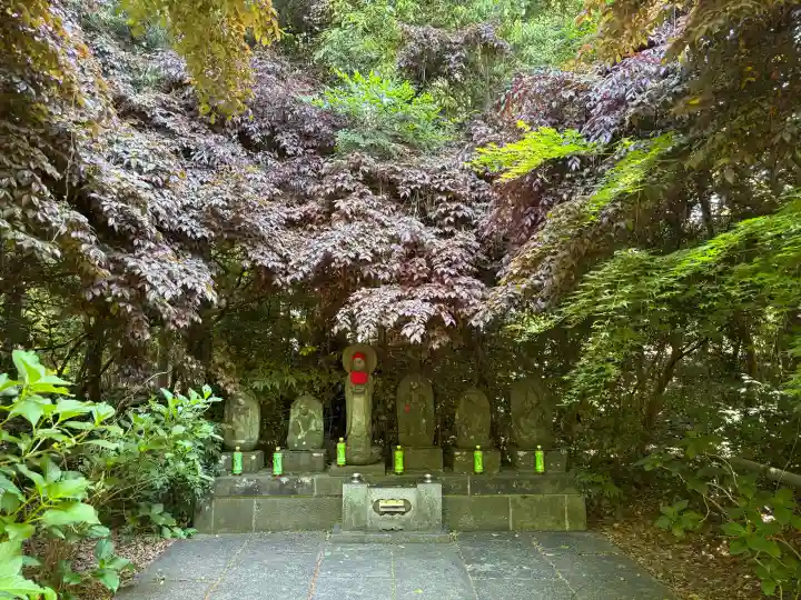 宝珠山 観泉寺の{uncategorized: "未分類", other: "その他", undefined: "問題あり", building: "その他建物", grave: "お墓", sacred_gate: "鳥居", guardian: "狛犬", statue: "像", buddha: "仏像", history: "歴史", nature: "自然", garden: "庭園", animal: "動物", pagoda: "塔", temizu: "手水舎", mountain_gate: "山門・神門", sanctuary: "本殿・本堂", subordinate: "末社・摂社", art: "芸術", scenery: "景色", jizo: "地蔵", ema: "絵馬", goshuin: "御朱印", omikuji: "おみくじ", items: "授与品その他", amulet: "お守り", goshuincho: "御朱印帳", eats: "食事", festival: "お祭り", votive_dance: "神楽", shichigosan: "七五三参", wedding: "結婚式", experience: "体験その他", initially: "初詣", around: "周辺", anti_infection: "感染症対策"}