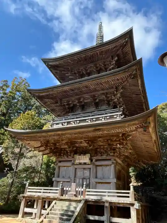 鶴林寺の{uncategorized: "未分類", other: "その他", undefined: "問題あり", building: "その他建物", grave: "お墓", sacred_gate: "鳥居", guardian: "狛犬", statue: "像", buddha: "仏像", history: "歴史", nature: "自然", garden: "庭園", animal: "動物", pagoda: "塔", temizu: "手水舎", mountain_gate: "山門・神門", sanctuary: "本殿・本堂", subordinate: "末社・摂社", art: "芸術", scenery: "景色", jizo: "地蔵", ema: "絵馬", goshuin: "御朱印", omikuji: "おみくじ", items: "授与品その他", amulet: "お守り", goshuincho: "御朱印帳", eats: "食事", festival: "お祭り", votive_dance: "神楽", shichigosan: "七五三参", wedding: "結婚式", experience: "体験その他", initially: "初詣", around: "周辺", anti_infection: "感染症対策"}
