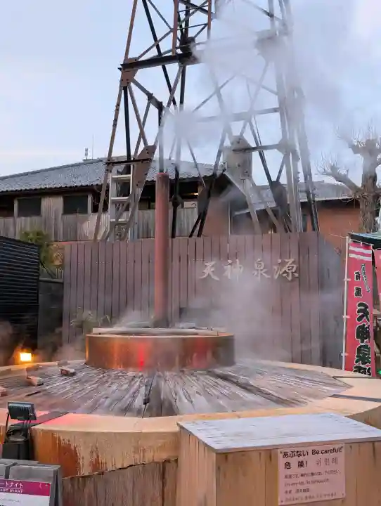 有馬天神社の{uncategorized: "未分類", other: "その他", undefined: "問題あり", building: "その他建物", grave: "お墓", sacred_gate: "鳥居", guardian: "狛犬", statue: "像", buddha: "仏像", history: "歴史", nature: "自然", garden: "庭園", animal: "動物", pagoda: "塔", temizu: "手水舎", mountain_gate: "山門・神門", sanctuary: "本殿・本堂", subordinate: "末社・摂社", art: "芸術", scenery: "景色", jizo: "地蔵", ema: "絵馬", goshuin: "御朱印", omikuji: "おみくじ", items: "授与品その他", amulet: "お守り", goshuincho: "御朱印帳", eats: "食事", festival: "お祭り", votive_dance: "神楽", shichigosan: "七五三参", wedding: "結婚式", experience: "体験その他", initially: "初詣", around: "周辺", anti_infection: "感染症対策"}