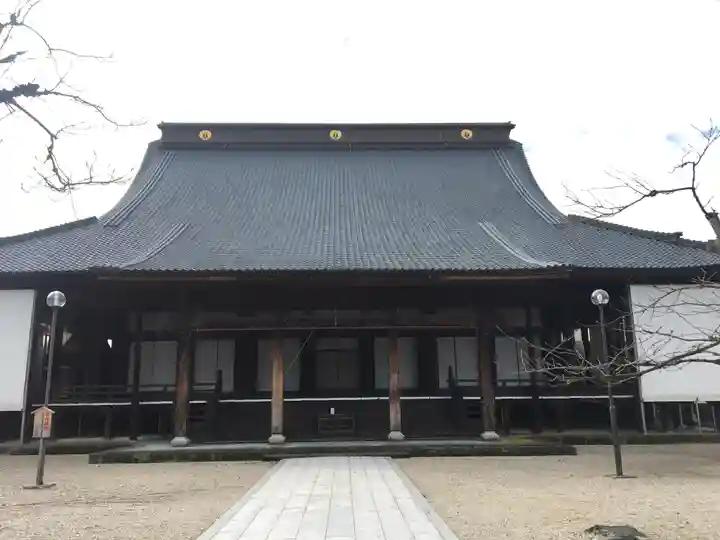 誠照寺の本殿・本堂