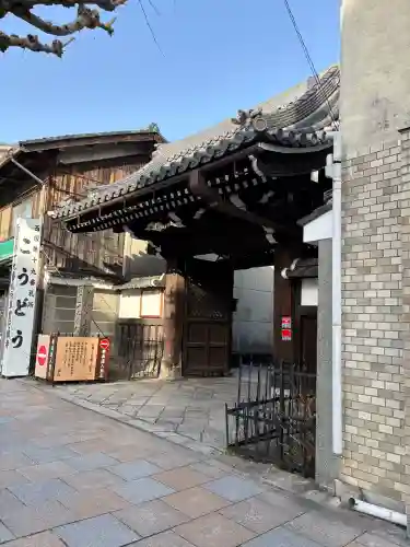 行願寺（革堂）の{uncategorized: "未分類", other: "その他", undefined: "問題あり", building: "その他建物", grave: "お墓", sacred_gate: "鳥居", guardian: "狛犬", statue: "像", buddha: "仏像", history: "歴史", nature: "自然", garden: "庭園", animal: "動物", pagoda: "塔", temizu: "手水舎", mountain_gate: "山門・神門", sanctuary: "本殿・本堂", subordinate: "末社・摂社", art: "芸術", scenery: "景色", jizo: "地蔵", ema: "絵馬", goshuin: "御朱印", omikuji: "おみくじ", items: "授与品その他", amulet: "お守り", goshuincho: "御朱印帳", eats: "食事", festival: "お祭り", votive_dance: "神楽", shichigosan: "七五三参", wedding: "結婚式", experience: "体験その他", initially: "初詣", around: "周辺", anti_infection: "感染症対策"}