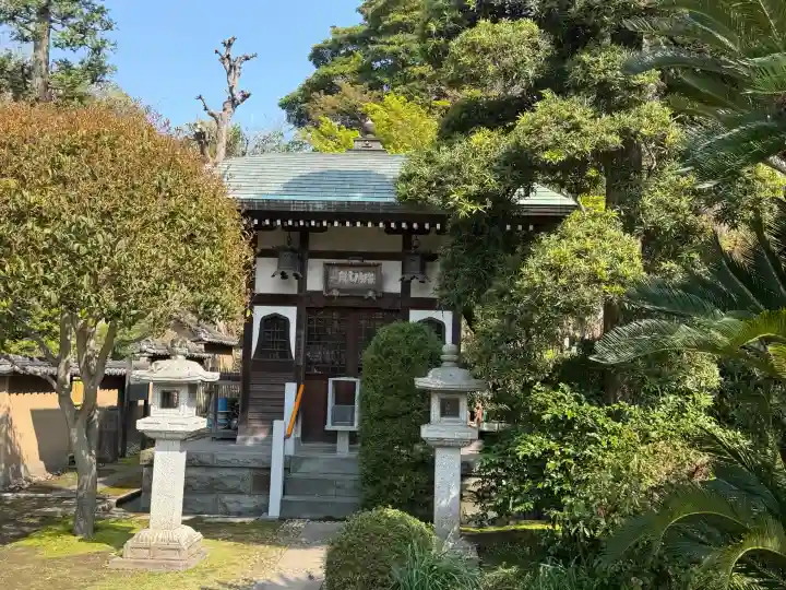 金龍院の{uncategorized: "未分類", other: "その他", undefined: "問題あり", building: "その他建物", grave: "お墓", sacred_gate: "鳥居", guardian: "狛犬", statue: "像", buddha: "仏像", history: "歴史", nature: "自然", garden: "庭園", animal: "動物", pagoda: "塔", temizu: "手水舎", mountain_gate: "山門・神門", sanctuary: "本殿・本堂", subordinate: "末社・摂社", art: "芸術", scenery: "景色", jizo: "地蔵", ema: "絵馬", goshuin: "御朱印", omikuji: "おみくじ", items: "授与品その他", amulet: "お守り", goshuincho: "御朱印帳", eats: "食事", festival: "お祭り", votive_dance: "神楽", shichigosan: "七五三参", wedding: "結婚式", experience: "体験その他", initially: "初詣", around: "周辺", anti_infection: "感染症対策"}