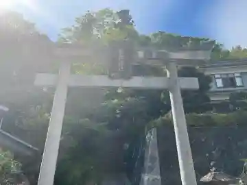 熊野神社の{uncategorized: "未分類", other: "その他", undefined: "問題あり", building: "その他建物", grave: "お墓", sacred_gate: "鳥居", guardian: "狛犬", statue: "像", buddha: "仏像", history: "歴史", nature: "自然", garden: "庭園", animal: "動物", pagoda: "塔", temizu: "手水舎", mountain_gate: "山門・神門", sanctuary: "本殿・本堂", subordinate: "末社・摂社", art: "芸術", scenery: "景色", jizo: "地蔵", ema: "絵馬", goshuin: "御朱印", omikuji: "おみくじ", items: "授与品その他", amulet: "お守り", goshuincho: "御朱印帳", eats: "食事", festival: "お祭り", votive_dance: "神楽", shichigosan: "七五三参", wedding: "結婚式", experience: "体験その他", initially: "初詣", around: "周辺", anti_infection: "感染症対策"}