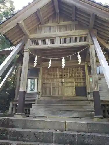 白山神社の本殿