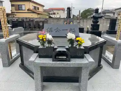 九品寺の{uncategorized: "未分類", other: "その他", undefined: "問題あり", building: "その他建物", grave: "お墓", sacred_gate: "鳥居", guardian: "狛犬", statue: "像", buddha: "仏像", history: "歴史", nature: "自然", garden: "庭園", animal: "動物", pagoda: "塔", temizu: "手水舎", mountain_gate: "山門・神門", sanctuary: "本殿・本堂", subordinate: "末社・摂社", art: "芸術", scenery: "景色", jizo: "地蔵", ema: "絵馬", goshuin: "御朱印", omikuji: "おみくじ", items: "授与品その他", amulet: "お守り", goshuincho: "御朱印帳", eats: "食事", festival: "お祭り", votive_dance: "神楽", shichigosan: "七五三参", wedding: "結婚式", experience: "体験その他", initially: "初詣", around: "周辺", anti_infection: "感染症対策"}