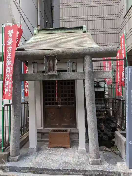 繁栄お玉稲荷大明神の鳥居