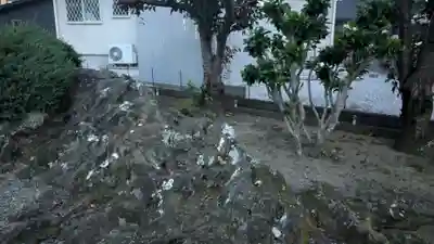 黒嶋稲荷神社の庭園