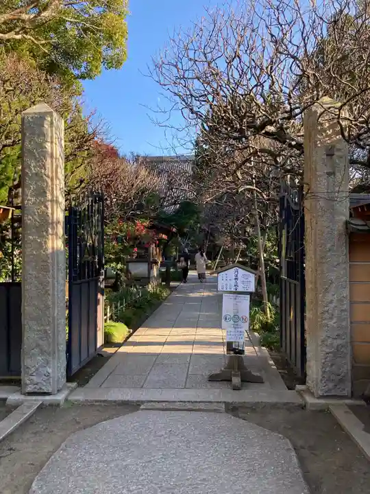 宝戒寺の山門・神門