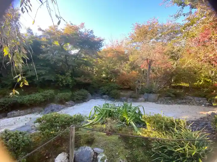 宝筐院の{uncategorized: "未分類", other: "その他", undefined: "問題あり", building: "その他建物", grave: "お墓", sacred_gate: "鳥居", guardian: "狛犬", statue: "像", buddha: "仏像", history: "歴史", nature: "自然", garden: "庭園", animal: "動物", pagoda: "塔", temizu: "手水舎", mountain_gate: "山門・神門", sanctuary: "本殿・本堂", subordinate: "末社・摂社", art: "芸術", scenery: "景色", jizo: "地蔵", ema: "絵馬", goshuin: "御朱印", omikuji: "おみくじ", items: "授与品その他", amulet: "お守り", goshuincho: "御朱印帳", eats: "食事", festival: "お祭り", votive_dance: "神楽", shichigosan: "七五三参", wedding: "結婚式", experience: "体験その他", initially: "初詣", around: "周辺", anti_infection: "感染症対策"}