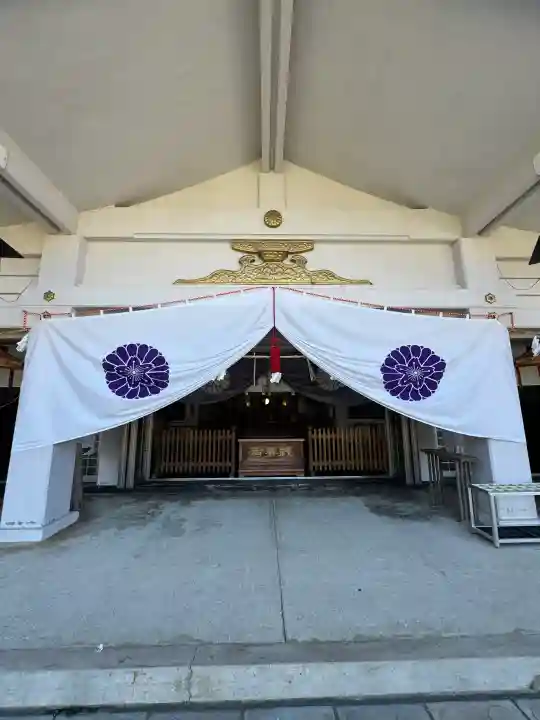 沖縄県護国神社の{uncategorized: "未分類", other: "その他", undefined: "問題あり", building: "その他建物", grave: "お墓", sacred_gate: "鳥居", guardian: "狛犬", statue: "像", buddha: "仏像", history: "歴史", nature: "自然", garden: "庭園", animal: "動物", pagoda: "塔", temizu: "手水舎", mountain_gate: "山門・神門", sanctuary: "本殿・本堂", subordinate: "末社・摂社", art: "芸術", scenery: "景色", jizo: "地蔵", ema: "絵馬", goshuin: "御朱印", omikuji: "おみくじ", items: "授与品その他", amulet: "お守り", goshuincho: "御朱印帳", eats: "食事", festival: "お祭り", votive_dance: "神楽", shichigosan: "七五三参", wedding: "結婚式", experience: "体験その他", initially: "初詣", around: "周辺", anti_infection: "感染症対策"}