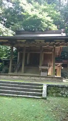 飛鳥川上坐宇須多岐比売命神社の本殿