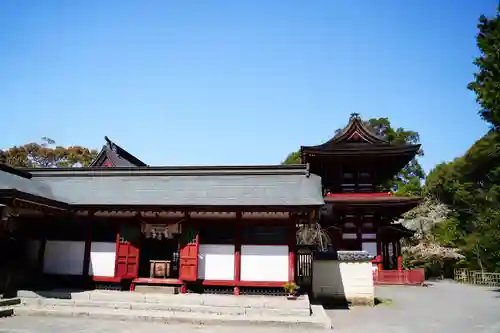 薦神社の本殿