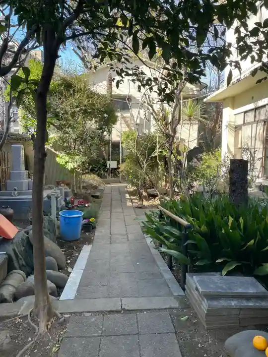 長元寺の{uncategorized: "未分類", other: "その他", undefined: "問題あり", building: "その他建物", grave: "お墓", sacred_gate: "鳥居", guardian: "狛犬", statue: "像", buddha: "仏像", history: "歴史", nature: "自然", garden: "庭園", animal: "動物", pagoda: "塔", temizu: "手水舎", mountain_gate: "山門・神門", sanctuary: "本殿・本堂", subordinate: "末社・摂社", art: "芸術", scenery: "景色", jizo: "地蔵", ema: "絵馬", goshuin: "御朱印", omikuji: "おみくじ", items: "授与品その他", amulet: "お守り", goshuincho: "御朱印帳", eats: "食事", festival: "お祭り", votive_dance: "神楽", shichigosan: "七五三参", wedding: "結婚式", experience: "体験その他", initially: "初詣", around: "周辺", anti_infection: "感染症対策"}