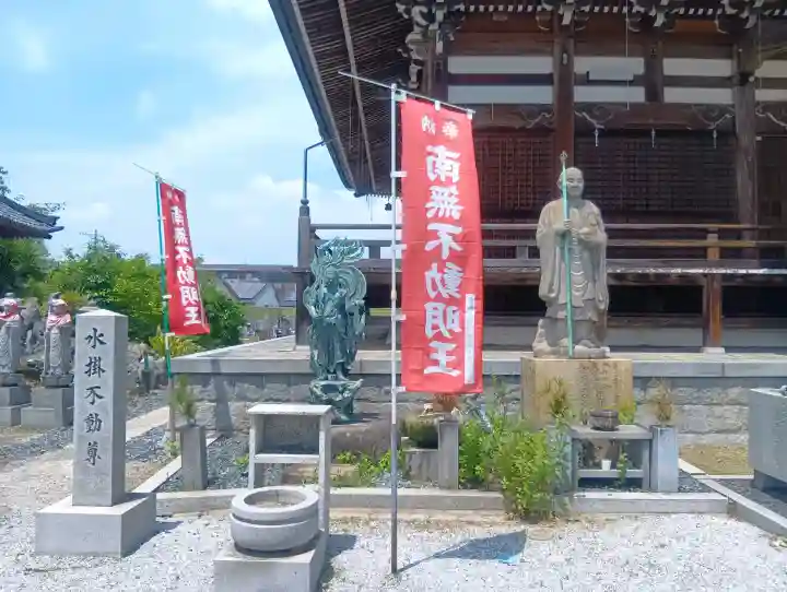 萬徳寺の{uncategorized: "未分類", other: "その他", undefined: "問題あり", building: "その他建物", grave: "お墓", sacred_gate: "鳥居", guardian: "狛犬", statue: "像", buddha: "仏像", history: "歴史", nature: "自然", garden: "庭園", animal: "動物", pagoda: "塔", temizu: "手水舎", mountain_gate: "山門・神門", sanctuary: "本殿・本堂", subordinate: "末社・摂社", art: "芸術", scenery: "景色", jizo: "地蔵", ema: "絵馬", goshuin: "御朱印", omikuji: "おみくじ", items: "授与品その他", amulet: "お守り", goshuincho: "御朱印帳", eats: "食事", festival: "お祭り", votive_dance: "神楽", shichigosan: "七五三参", wedding: "結婚式", experience: "体験その他", initially: "初詣", around: "周辺", anti_infection: "感染症対策"}