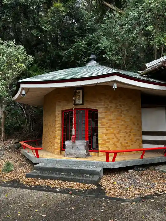 清水寺の{uncategorized: "未分類", other: "その他", undefined: "問題あり", building: "その他建物", grave: "お墓", sacred_gate: "鳥居", guardian: "狛犬", statue: "像", buddha: "仏像", history: "歴史", nature: "自然", garden: "庭園", animal: "動物", pagoda: "塔", temizu: "手水舎", mountain_gate: "山門・神門", sanctuary: "本殿・本堂", subordinate: "末社・摂社", art: "芸術", scenery: "景色", jizo: "地蔵", ema: "絵馬", goshuin: "御朱印", omikuji: "おみくじ", items: "授与品その他", amulet: "お守り", goshuincho: "御朱印帳", eats: "食事", festival: "お祭り", votive_dance: "神楽", shichigosan: "七五三参", wedding: "結婚式", experience: "体験その他", initially: "初詣", around: "周辺", anti_infection: "感染症対策"}