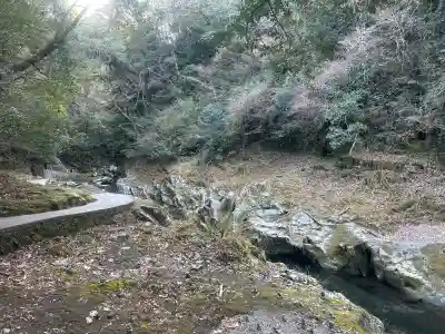 天安河原宮の{uncategorized: "未分類", other: "その他", undefined: "問題あり", building: "その他建物", grave: "お墓", sacred_gate: "鳥居", guardian: "狛犬", statue: "像", buddha: "仏像", history: "歴史", nature: "自然", garden: "庭園", animal: "動物", pagoda: "塔", temizu: "手水舎", mountain_gate: "山門・神門", sanctuary: "本殿・本堂", subordinate: "末社・摂社", art: "芸術", scenery: "景色", jizo: "地蔵", ema: "絵馬", goshuin: "御朱印", omikuji: "おみくじ", items: "授与品その他", amulet: "お守り", goshuincho: "御朱印帳", eats: "食事", festival: "お祭り", votive_dance: "神楽", shichigosan: "七五三参", wedding: "結婚式", experience: "体験その他", initially: "初詣", around: "周辺", anti_infection: "感染症対策"}
