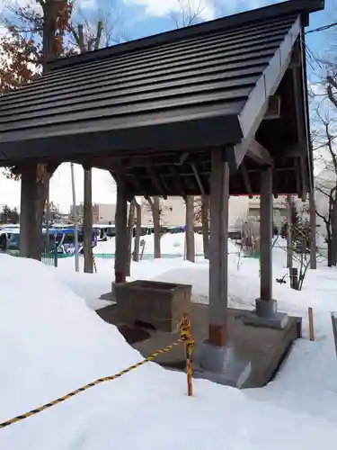 三里塚神社の手水舎