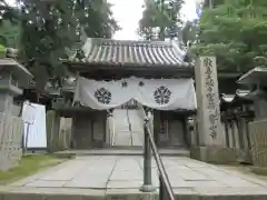 宝山寺の山門