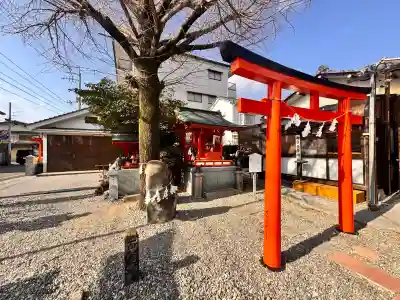 土佐稲荷神社の{uncategorized: "未分類", other: "その他", undefined: "問題あり", building: "その他建物", grave: "お墓", sacred_gate: "鳥居", guardian: "狛犬", statue: "像", buddha: "仏像", history: "歴史", nature: "自然", garden: "庭園", animal: "動物", pagoda: "塔", temizu: "手水舎", mountain_gate: "山門・神門", sanctuary: "本殿・本堂", subordinate: "末社・摂社", art: "芸術", scenery: "景色", jizo: "地蔵", ema: "絵馬", goshuin: "御朱印", omikuji: "おみくじ", items: "授与品その他", amulet: "お守り", goshuincho: "御朱印帳", eats: "食事", festival: "お祭り", votive_dance: "神楽", shichigosan: "七五三参", wedding: "結婚式", experience: "体験その他", initially: "初詣", around: "周辺", anti_infection: "感染症対策"}