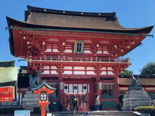 伏見稲荷大社の山門・神門