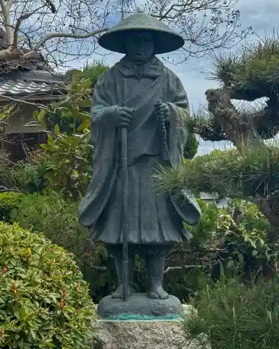 円鏡寺の{uncategorized: "未分類", other: "その他", undefined: "問題あり", building: "その他建物", grave: "お墓", sacred_gate: "鳥居", guardian: "狛犬", statue: "像", buddha: "仏像", history: "歴史", nature: "自然", garden: "庭園", animal: "動物", pagoda: "塔", temizu: "手水舎", mountain_gate: "山門・神門", sanctuary: "本殿・本堂", subordinate: "末社・摂社", art: "芸術", scenery: "景色", jizo: "地蔵", ema: "絵馬", goshuin: "御朱印", omikuji: "おみくじ", items: "授与品その他", amulet: "お守り", goshuincho: "御朱印帳", eats: "食事", festival: "お祭り", votive_dance: "神楽", shichigosan: "七五三参", wedding: "結婚式", experience: "体験その他", initially: "初詣", around: "周辺", anti_infection: "感染症対策"}