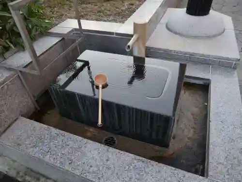 稲荷大明神（そごう横浜店・屋上）の手水舎