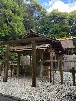 伊雜宮（皇大神宮別宮）の{uncategorized: "未分類", other: "その他", undefined: "問題あり", building: "その他建物", grave: "お墓", sacred_gate: "鳥居", guardian: "狛犬", statue: "像", buddha: "仏像", history: "歴史", nature: "自然", garden: "庭園", animal: "動物", pagoda: "塔", temizu: "手水舎", mountain_gate: "山門・神門", sanctuary: "本殿・本堂", subordinate: "末社・摂社", art: "芸術", scenery: "景色", jizo: "地蔵", ema: "絵馬", goshuin: "御朱印", omikuji: "おみくじ", items: "授与品その他", amulet: "お守り", goshuincho: "御朱印帳", eats: "食事", festival: "お祭り", votive_dance: "神楽", shichigosan: "七五三参", wedding: "結婚式", experience: "体験その他", initially: "初詣", around: "周辺", anti_infection: "感染症対策"}