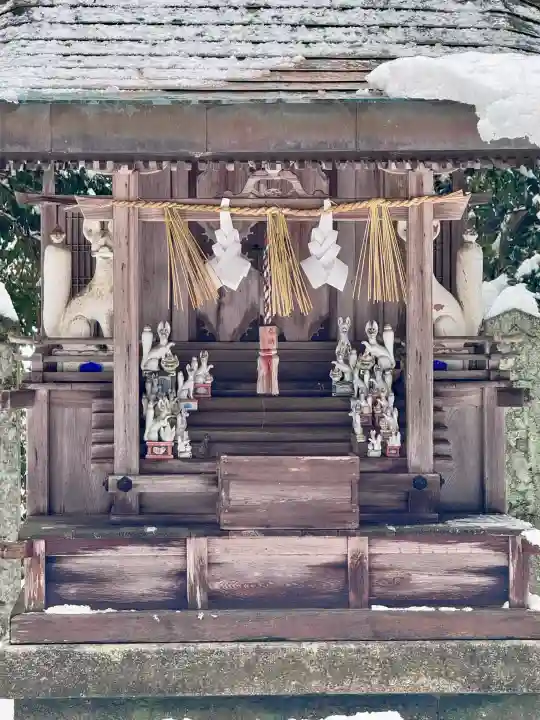 倭文神社の{uncategorized: "未分類", other: "その他", undefined: "問題あり", building: "その他建物", grave: "お墓", sacred_gate: "鳥居", guardian: "狛犬", statue: "像", buddha: "仏像", history: "歴史", nature: "自然", garden: "庭園", animal: "動物", pagoda: "塔", temizu: "手水舎", mountain_gate: "山門・神門", sanctuary: "本殿・本堂", subordinate: "末社・摂社", art: "芸術", scenery: "景色", jizo: "地蔵", ema: "絵馬", goshuin: "御朱印", omikuji: "おみくじ", items: "授与品その他", amulet: "お守り", goshuincho: "御朱印帳", eats: "食事", festival: "お祭り", votive_dance: "神楽", shichigosan: "七五三参", wedding: "結婚式", experience: "体験その他", initially: "初詣", around: "周辺", anti_infection: "感染症対策"}