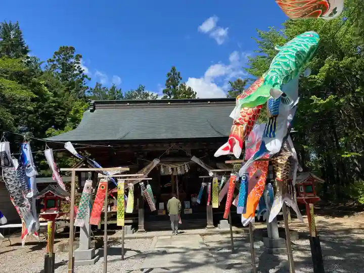 滑川神社 - 仕事と子どもの守り神の{uncategorized: "未分類", other: "その他", undefined: "問題あり", building: "その他建物", grave: "お墓", sacred_gate: "鳥居", guardian: "狛犬", statue: "像", buddha: "仏像", history: "歴史", nature: "自然", garden: "庭園", animal: "動物", pagoda: "塔", temizu: "手水舎", mountain_gate: "山門・神門", sanctuary: "本殿・本堂", subordinate: "末社・摂社", art: "芸術", scenery: "景色", jizo: "地蔵", ema: "絵馬", goshuin: "御朱印", omikuji: "おみくじ", items: "授与品その他", amulet: "お守り", goshuincho: "御朱印帳", eats: "食事", festival: "お祭り", votive_dance: "神楽", shichigosan: "七五三参", wedding: "結婚式", experience: "体験その他", initially: "初詣", around: "周辺", anti_infection: "感染症対策"}