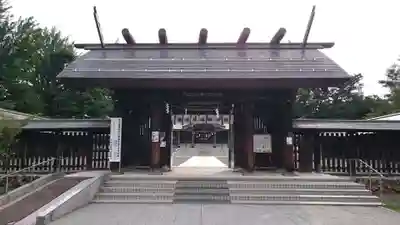 札幌護國神社の山門・神門
