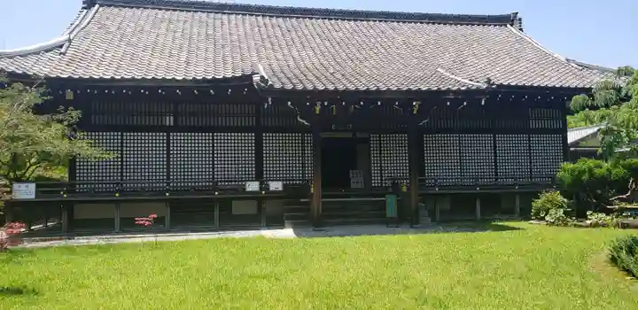 勧修寺の本殿・本堂