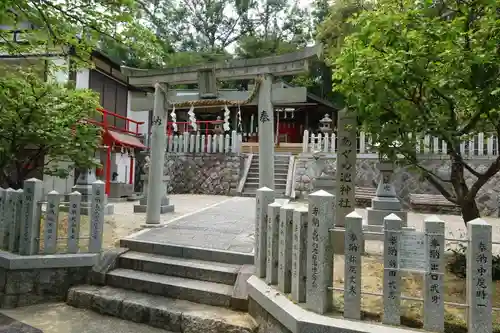 あやめ池神社の鳥居