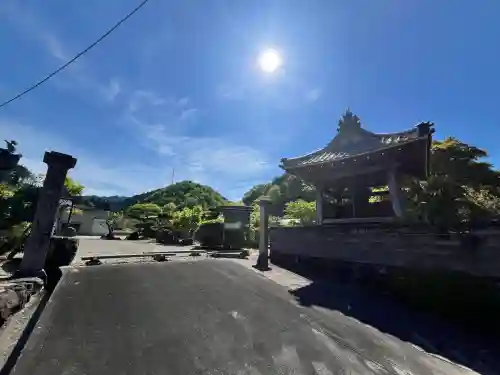 聖光寺の{uncategorized: "未分類", other: "その他", undefined: "問題あり", building: "その他建物", grave: "お墓", sacred_gate: "鳥居", guardian: "狛犬", statue: "像", buddha: "仏像", history: "歴史", nature: "自然", garden: "庭園", animal: "動物", pagoda: "塔", temizu: "手水舎", mountain_gate: "山門・神門", sanctuary: "本殿・本堂", subordinate: "末社・摂社", art: "芸術", scenery: "景色", jizo: "地蔵", ema: "絵馬", goshuin: "御朱印", omikuji: "おみくじ", items: "授与品その他", amulet: "お守り", goshuincho: "御朱印帳", eats: "食事", festival: "お祭り", votive_dance: "神楽", shichigosan: "七五三参", wedding: "結婚式", experience: "体験その他", initially: "初詣", around: "周辺", anti_infection: "感染症対策"}